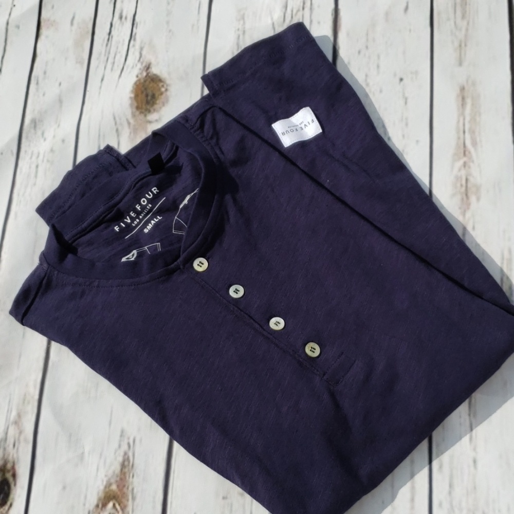 🎯NWT🎯 Navy blue crew neck 4 buttons